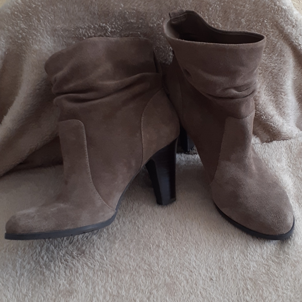 Tan BCBG😉 ankle boots size 7